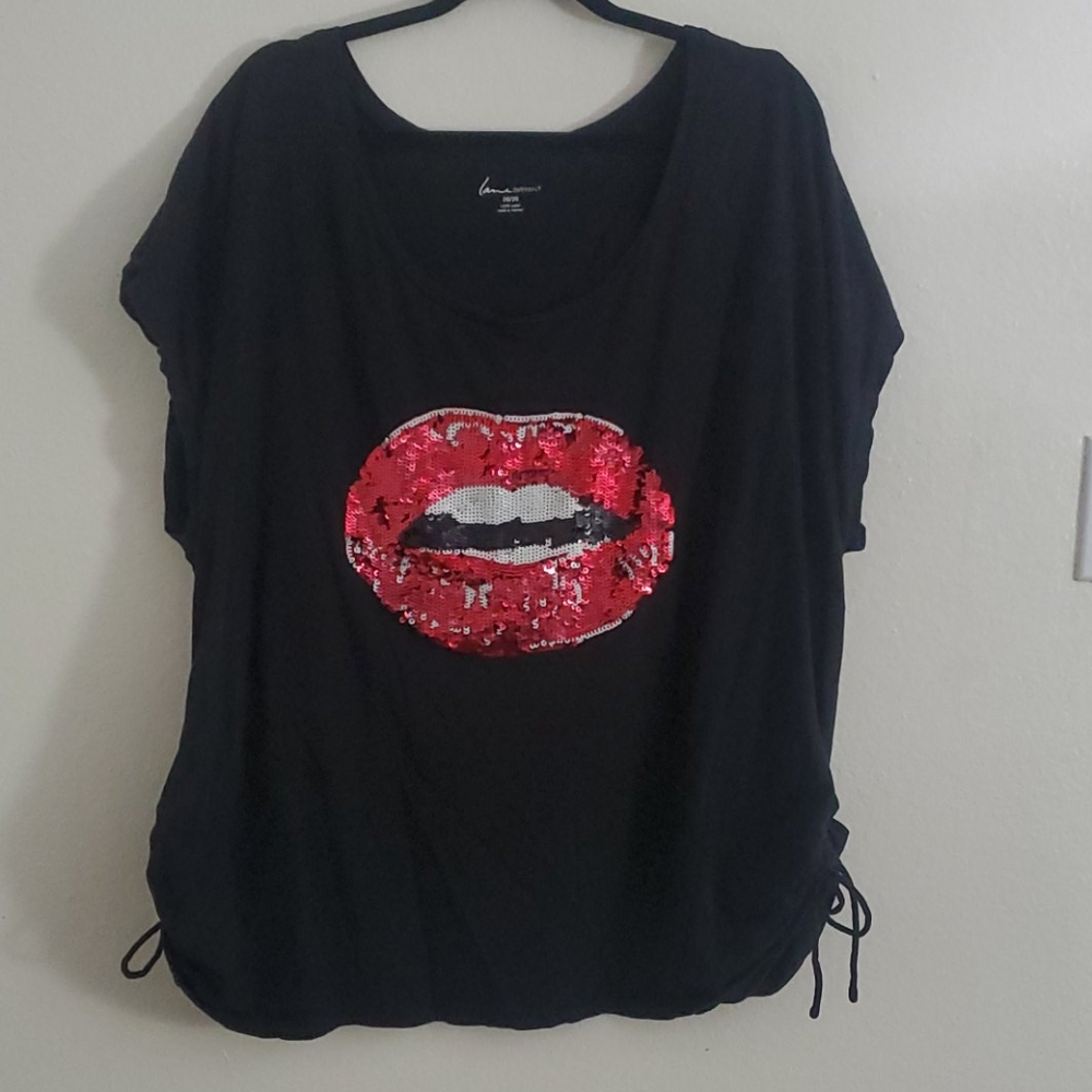 Sequin lips tee